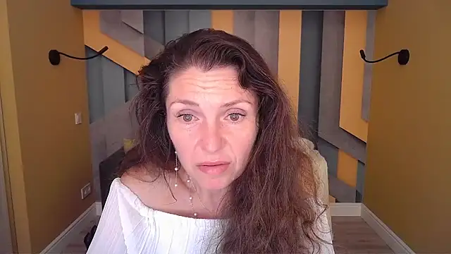 EllaLong webcam