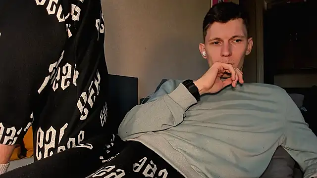 Kevin_Hornyyy Live Web Cam Show