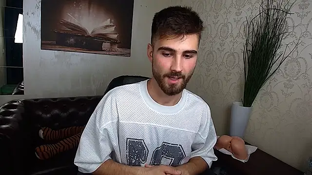 KyloEast Live Web Cam Show