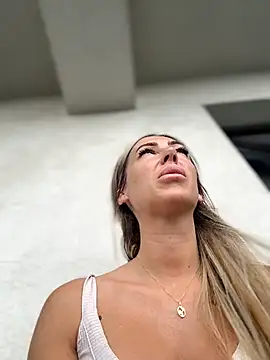 RaquelleDevon webcam