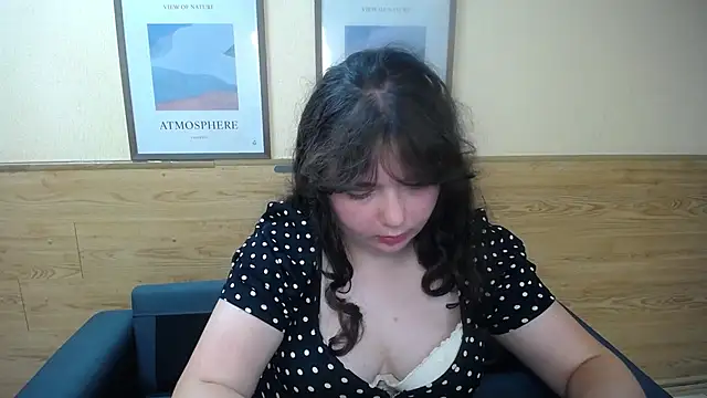 NeonilaLisova webcam