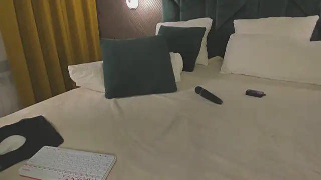 Aisha_Sky Live Web Cam Show