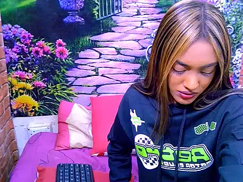 IndianPretty14u2Luv webcam