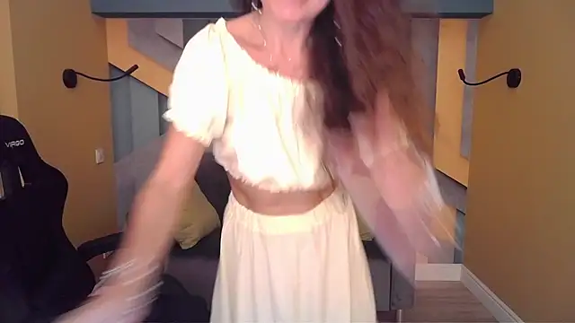 EllaLong webcam
