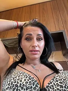 Hotmomcheckk_
