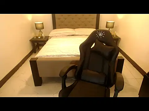 RealHugeCockTs webcam