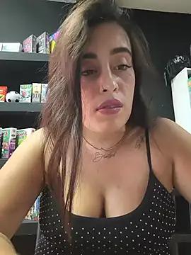 MissNyraSecret webcam