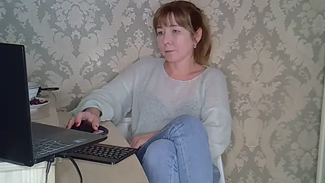 EllaJohnsonX webcam