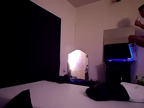 FrostedFlakes-69 live cam on StripChat