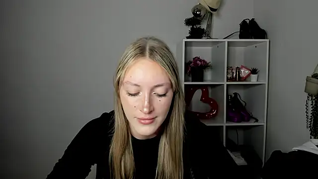 EvelynBlond webcam