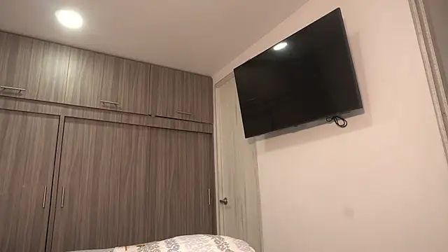 paulettewomantall webcam