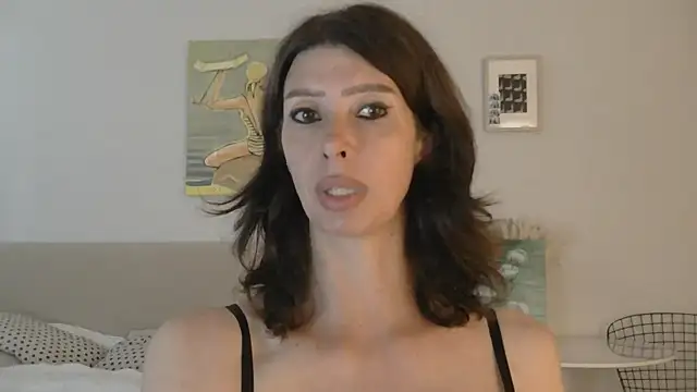 WhiteQueen888 webcam