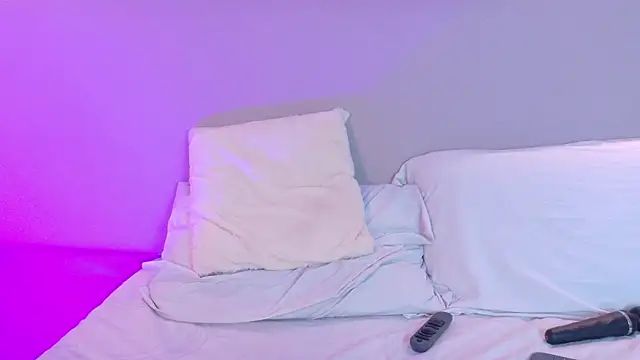 NaomiKlarc webcam