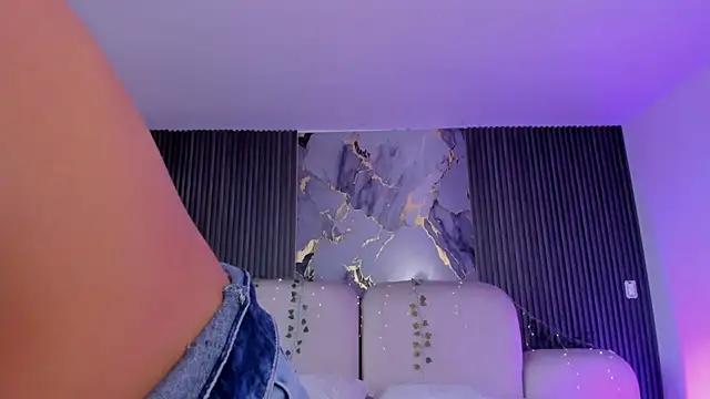 CarolineFyre webcam