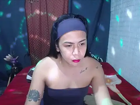 BriannaCruz24 live cam on StripChat