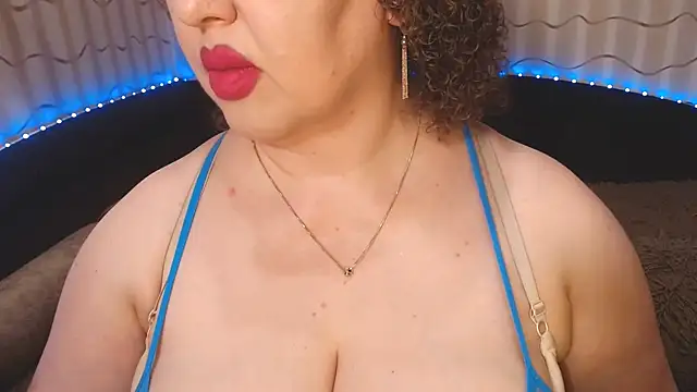 BustyKatty webcam