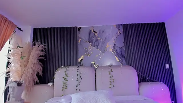 CarolineFyre webcam