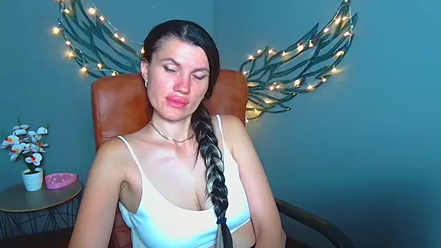 MilaLoona webcam