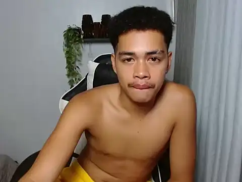 curlyasian_njxx webcam