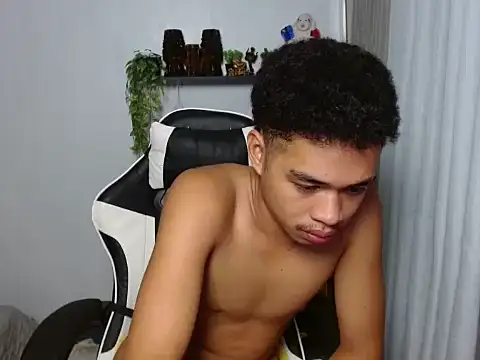 curlyasian_njxx webcam