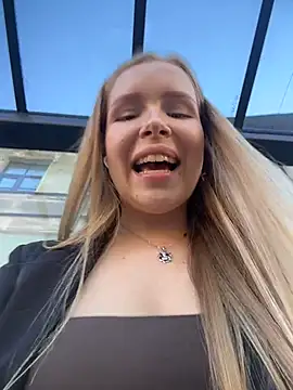 liza_risky (F young) - Take off skirt NOW !!!
