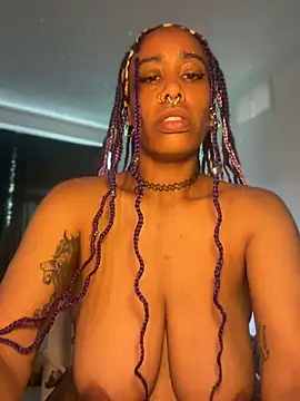 Lunalovesyou8 webcam