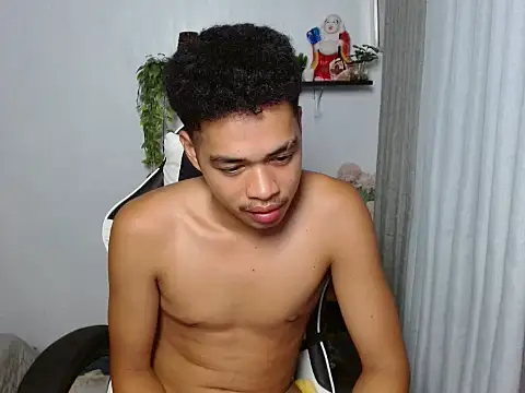 curlyasian_njxx webcam