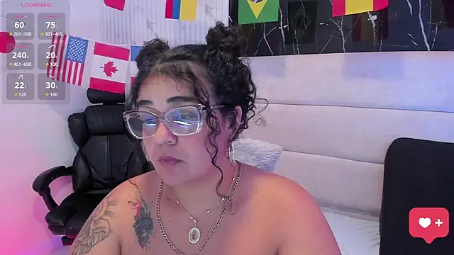 Reginavegaa live cam on StripChat