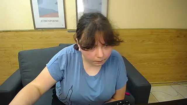 NeonilaLisova webcam