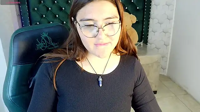 conniejames_m live cam on StripChat