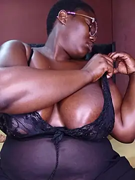 TheSpiceyQueen live cam on StripChat