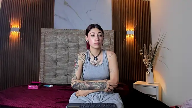 ZammyRossee live cam on StripChat