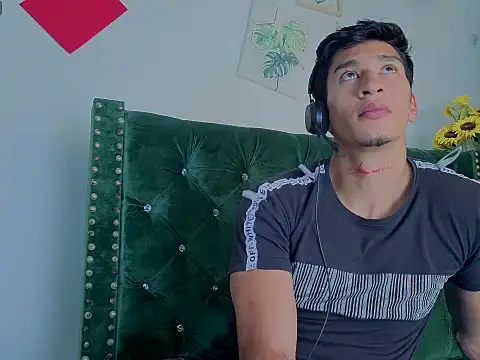 Zayn_Moretti live cam on StripChat