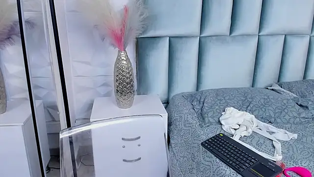 EmmyCastillo live cam on StripChat