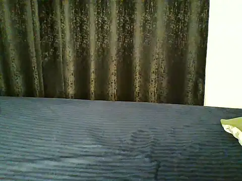 sweetdarling4 live cam on StripChat
