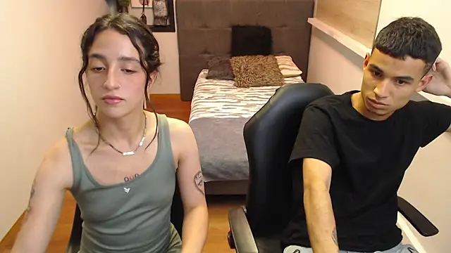 Danna_and_Joshua live cam on StripChat