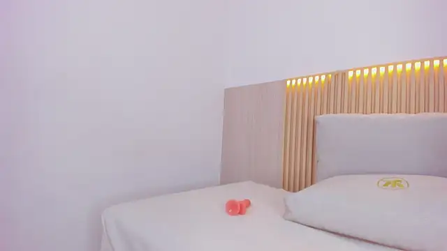 selena_holt live cam on StripChat