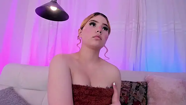 MiaLuxee_ live cam on StripChat