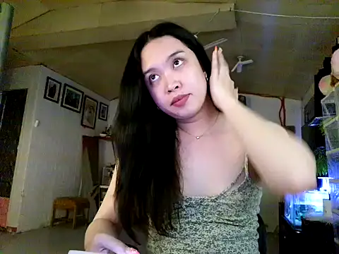 RoxxaneSukhumvit433 webcam
