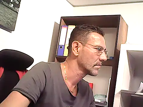 mastercharisma35 (Ask my age) - like tips pls. ı stand up for you.. okey