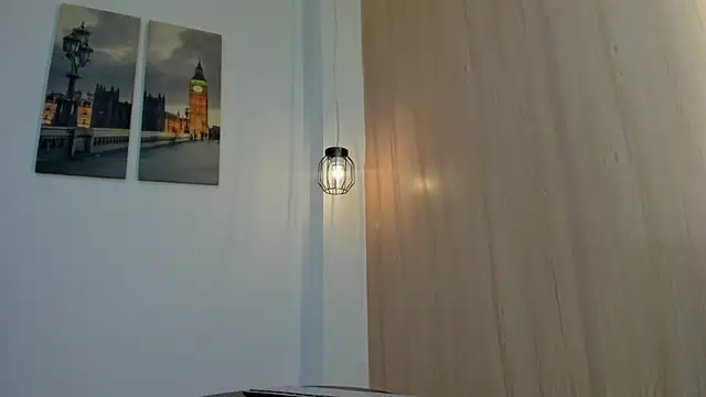 LauraBonnet7 live cam on StripChat