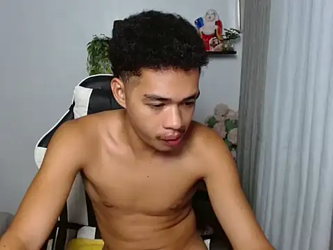 curlyasian_njxx live cam on StripChat