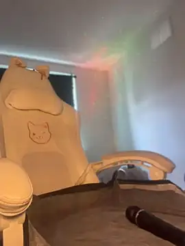 Lunalovesyou8 webcam