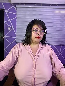 MiiaaJoness webcam