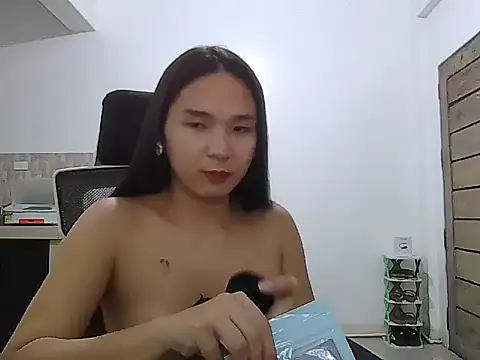 XxSensationSelena18 webcam