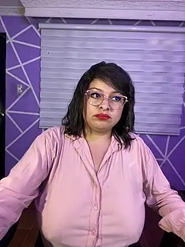 MiiaaJoness webcam