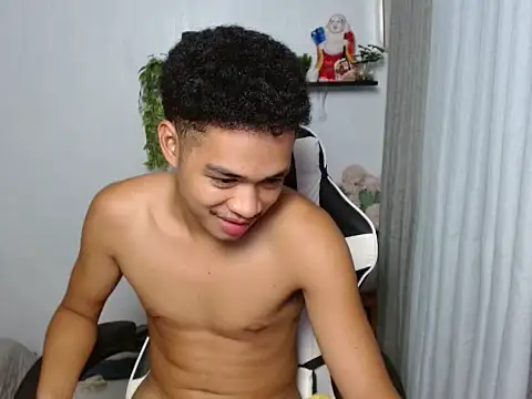 curlyasian_njxx webcam
