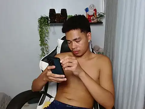 curlyasian_njxx webcam