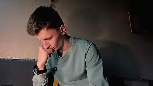 Kevin_Hornyyy live cam on StripChat