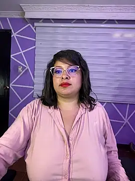MiiaaJoness webcam